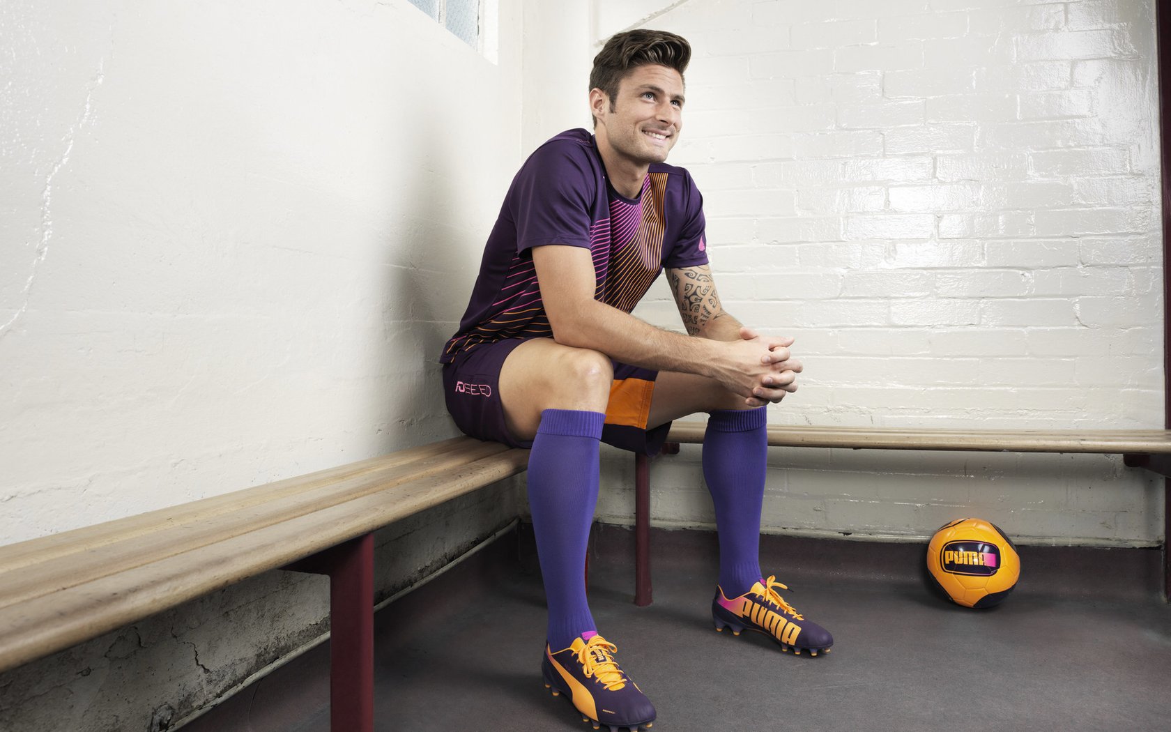 ac米兰中文官网-蓝军远征巴库：结构化控球与汗血宝马的宿命对决